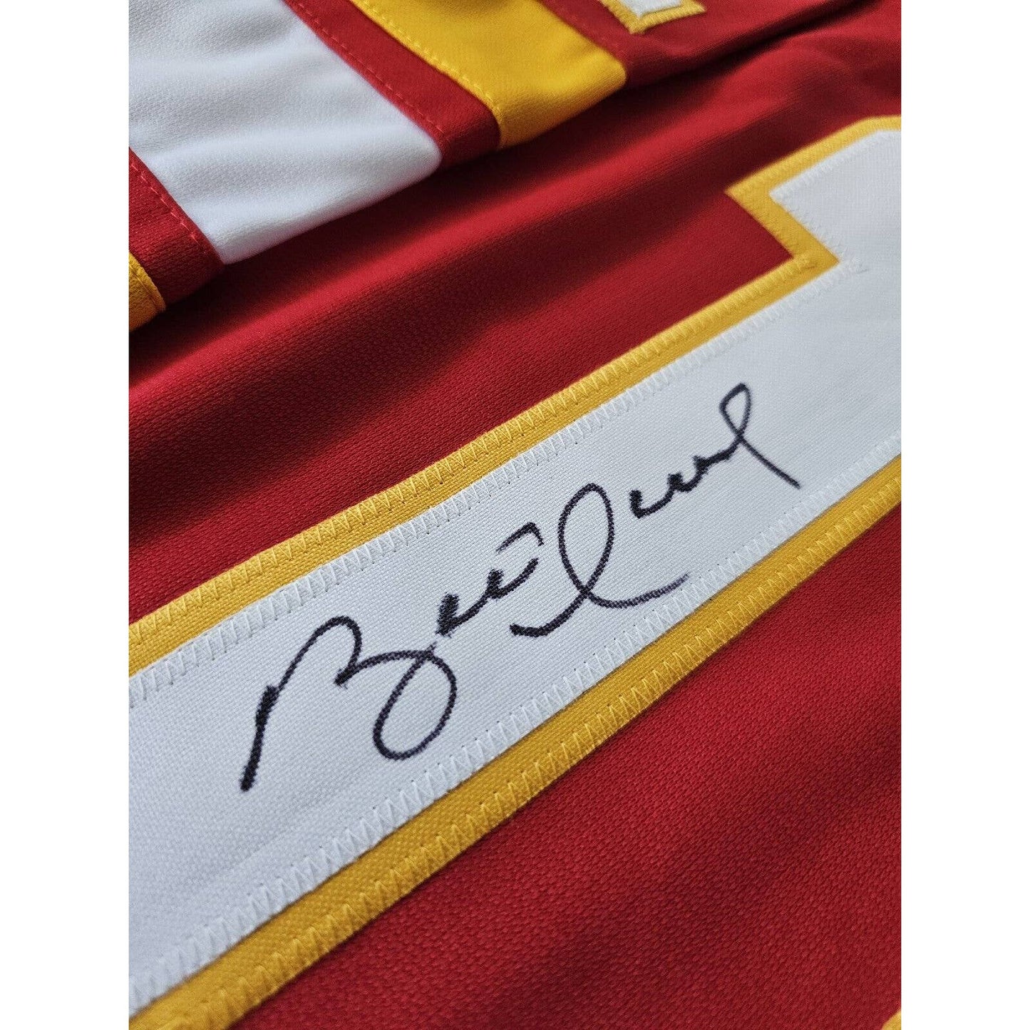 Brett Hull Autographed/Signed Jersey Calgary Flames