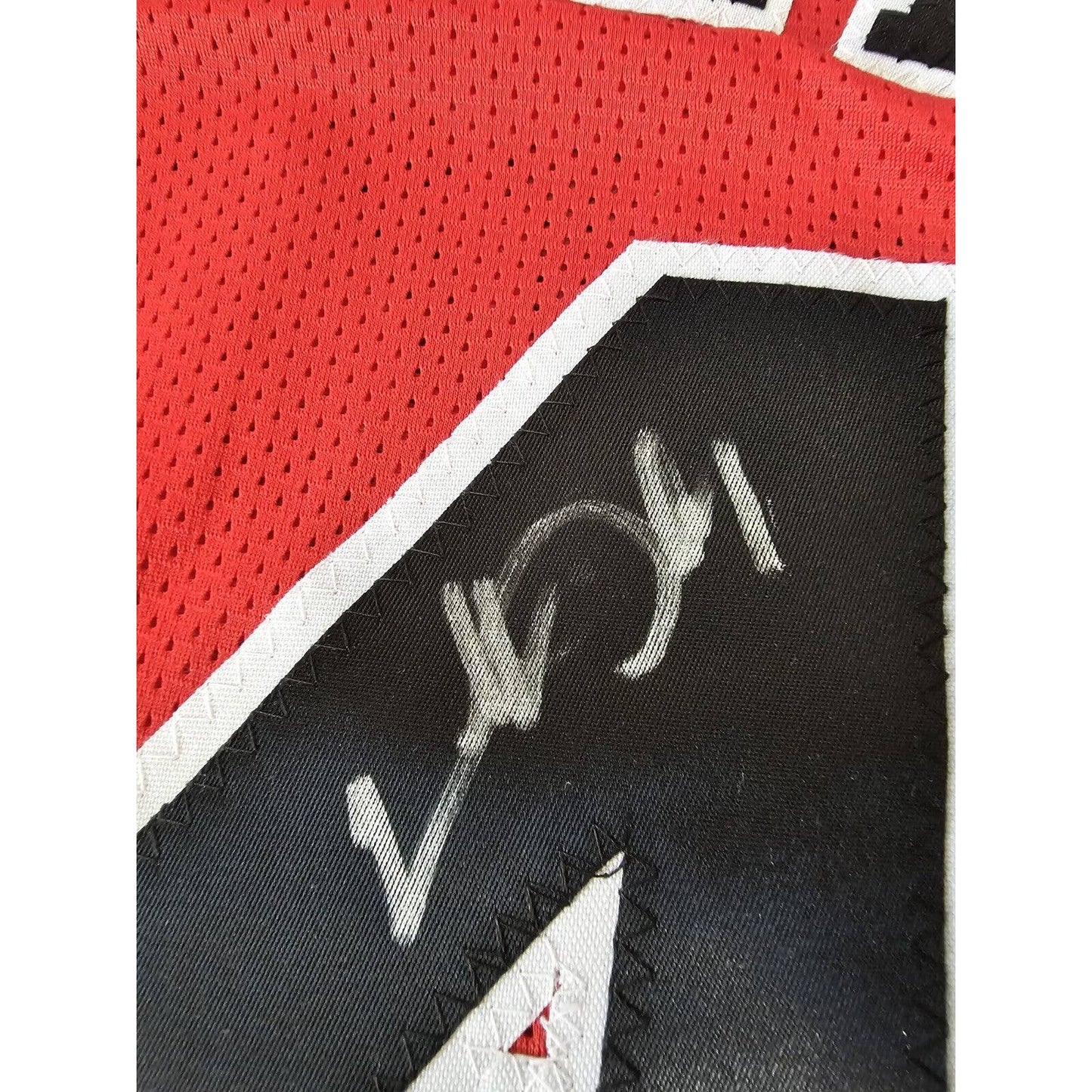 Charles Oakley Autographed/Signed Jersey JSA COA Chicago Bulls